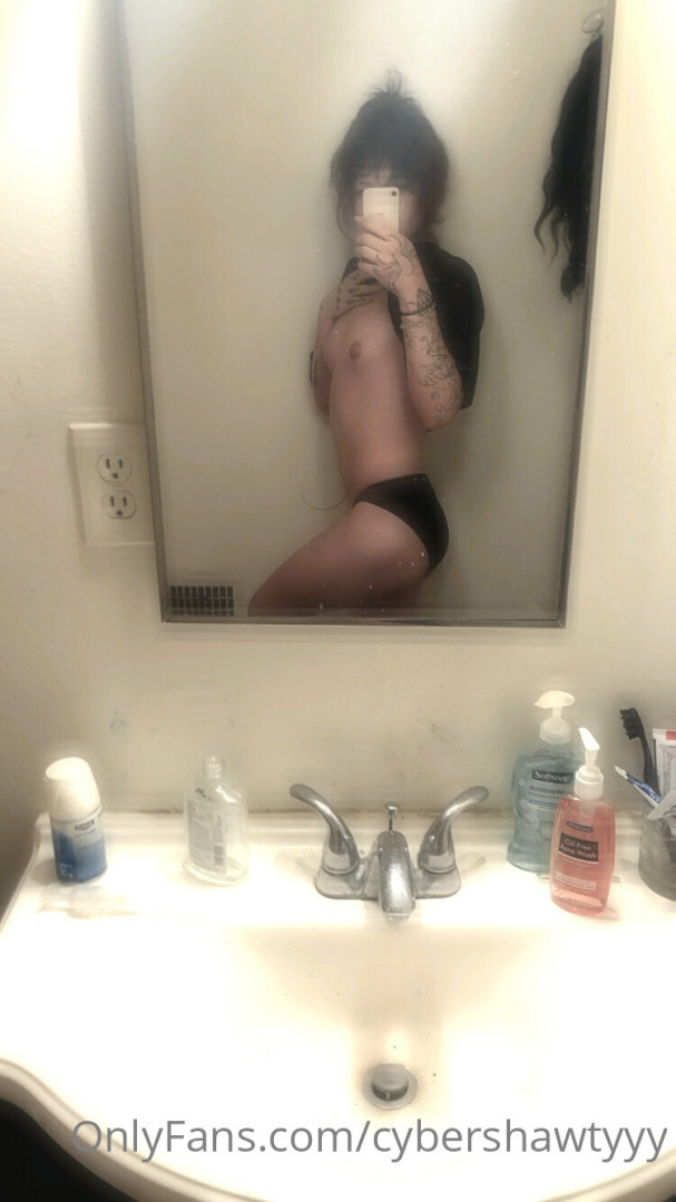 Photo by cybershawtyyy published on January 11,2024 05:50:36 - BestThots
