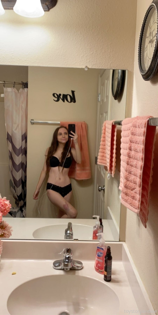 Photo by toystoryandiee published on October 11,2023 07:00:44 - BestThots