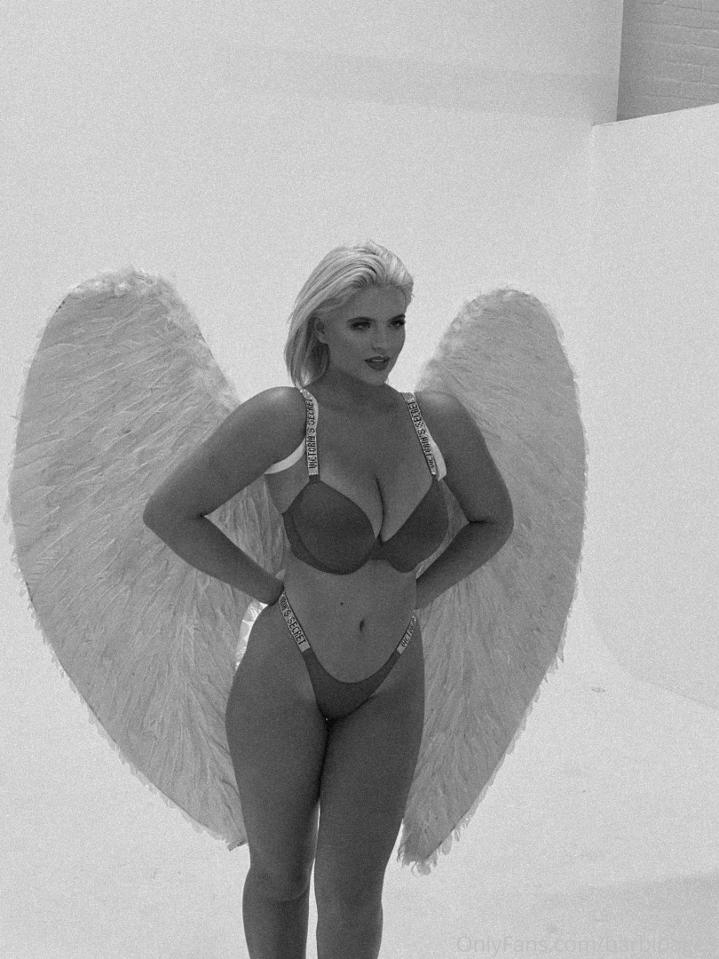 Photo by barbipage3 published on December 9,2023 18:50:05 - BestThots