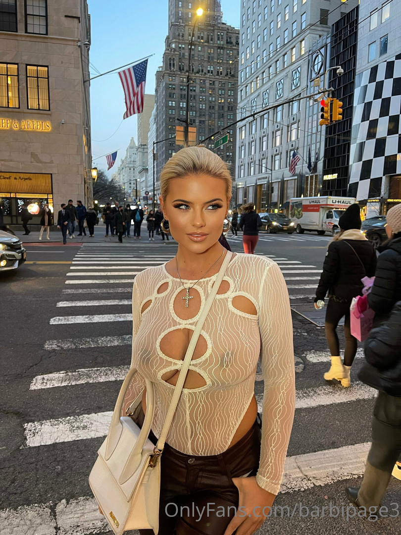 Photo by barbipage3 published on December 9,2023 18:50:35 - BestThots