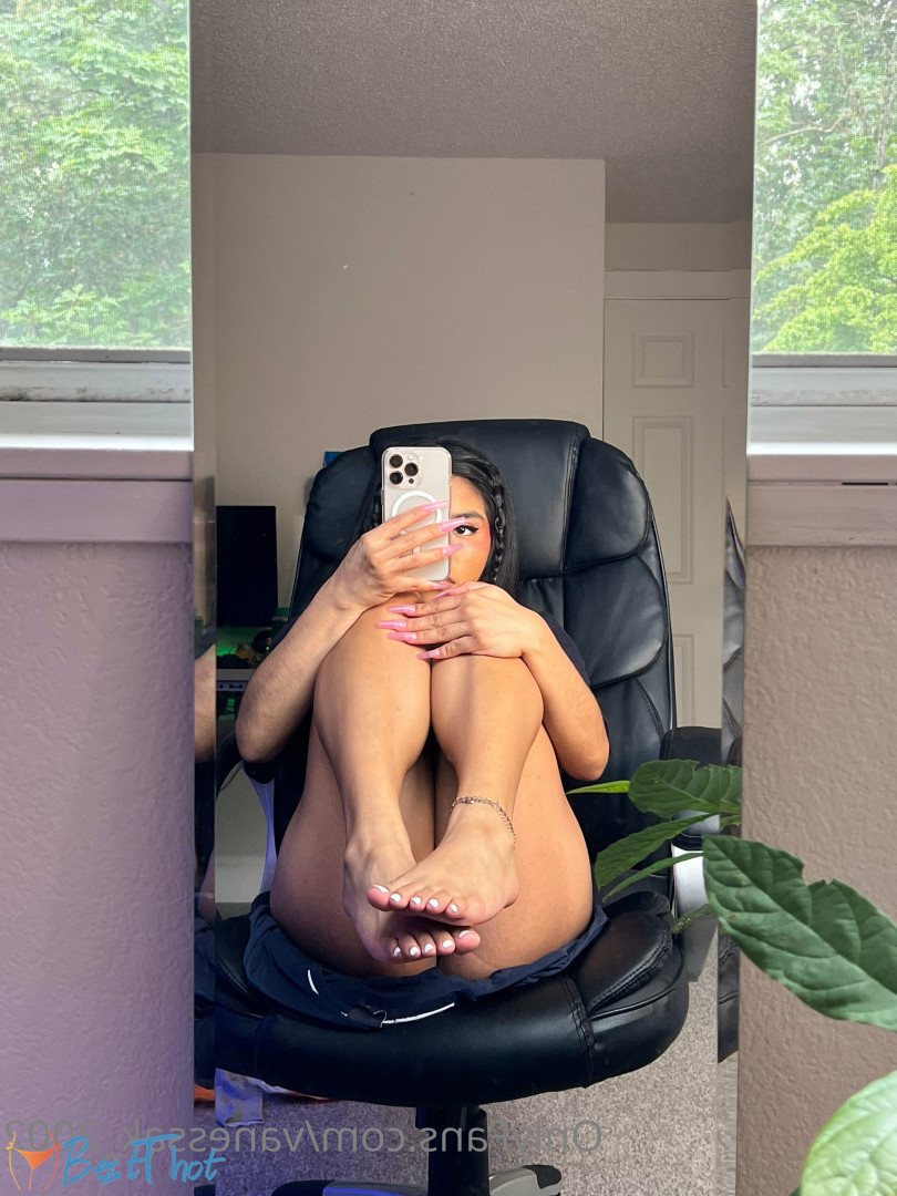 Photo by vanessak_2002 published on December 12,2024 09:40:07 - BestThots