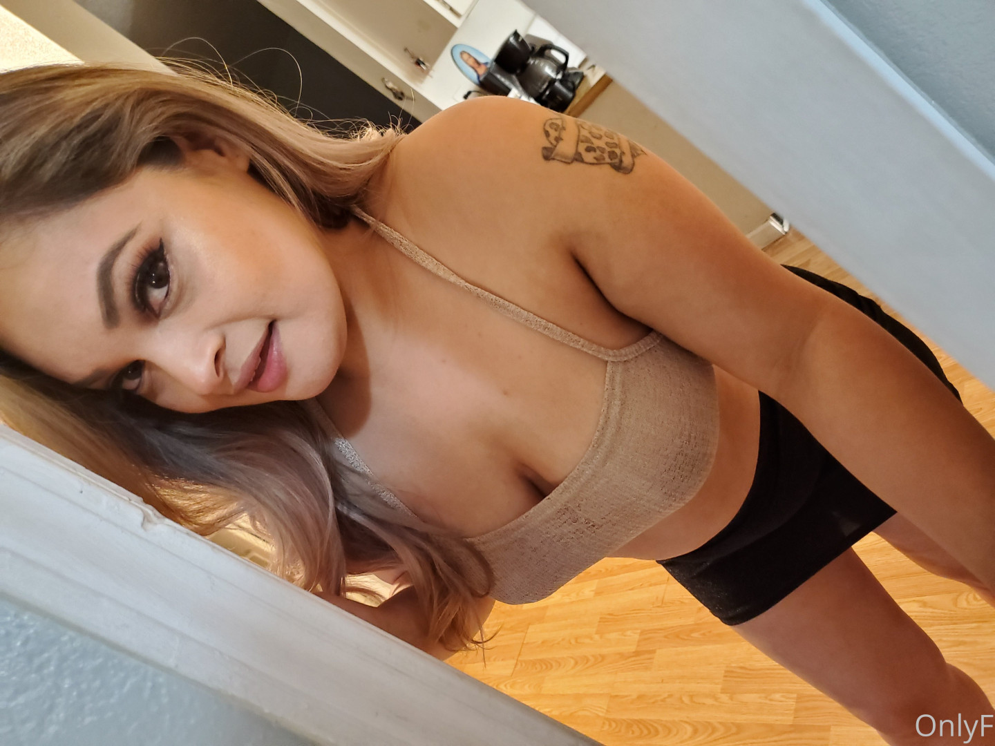 Photo by boricuabootyy published on December 10,2023 17:46:32 - BestThots