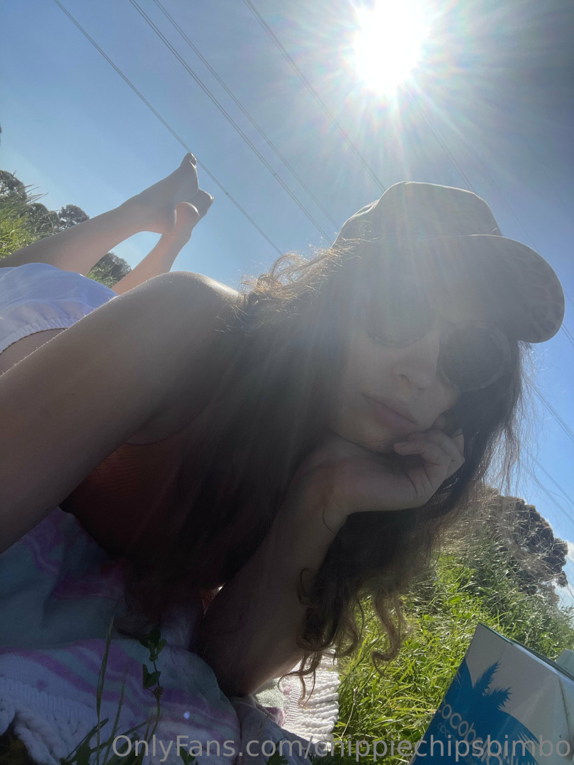 Photo by chippiechipsbimbo published on January 10,2024 22:38:45 - BestThots