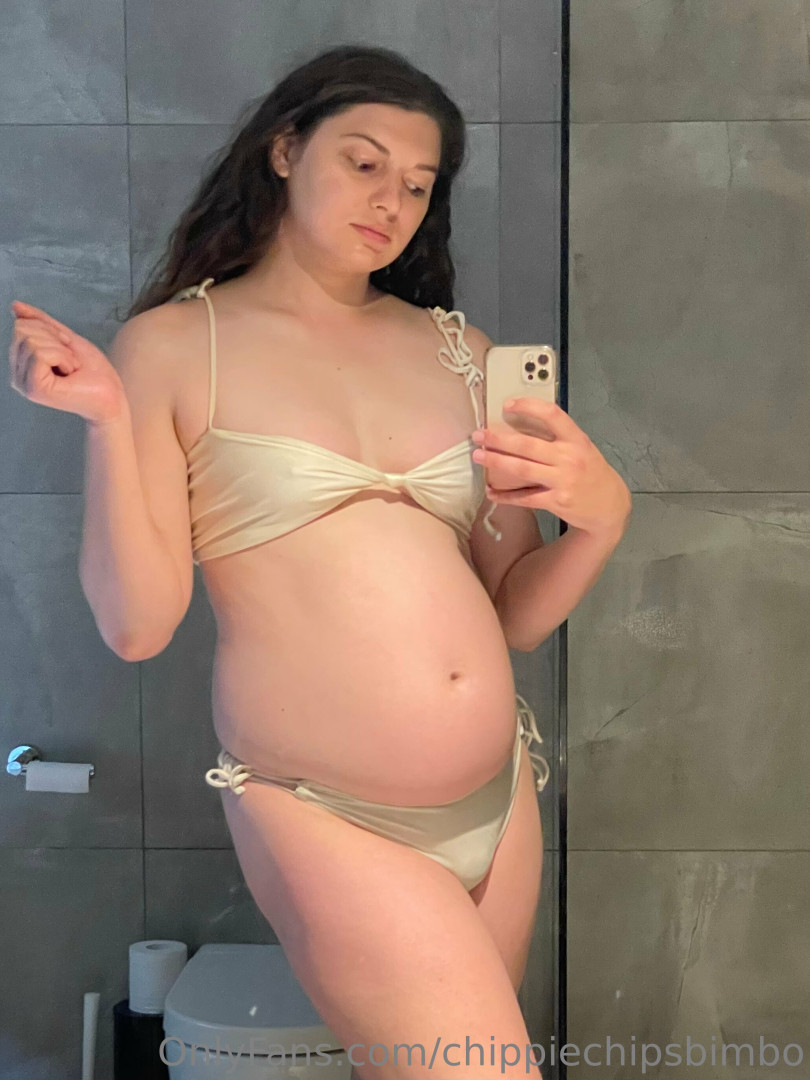 Photo by chippiechipsbimbo published on January 10,2024 22:39:05 - BestThots