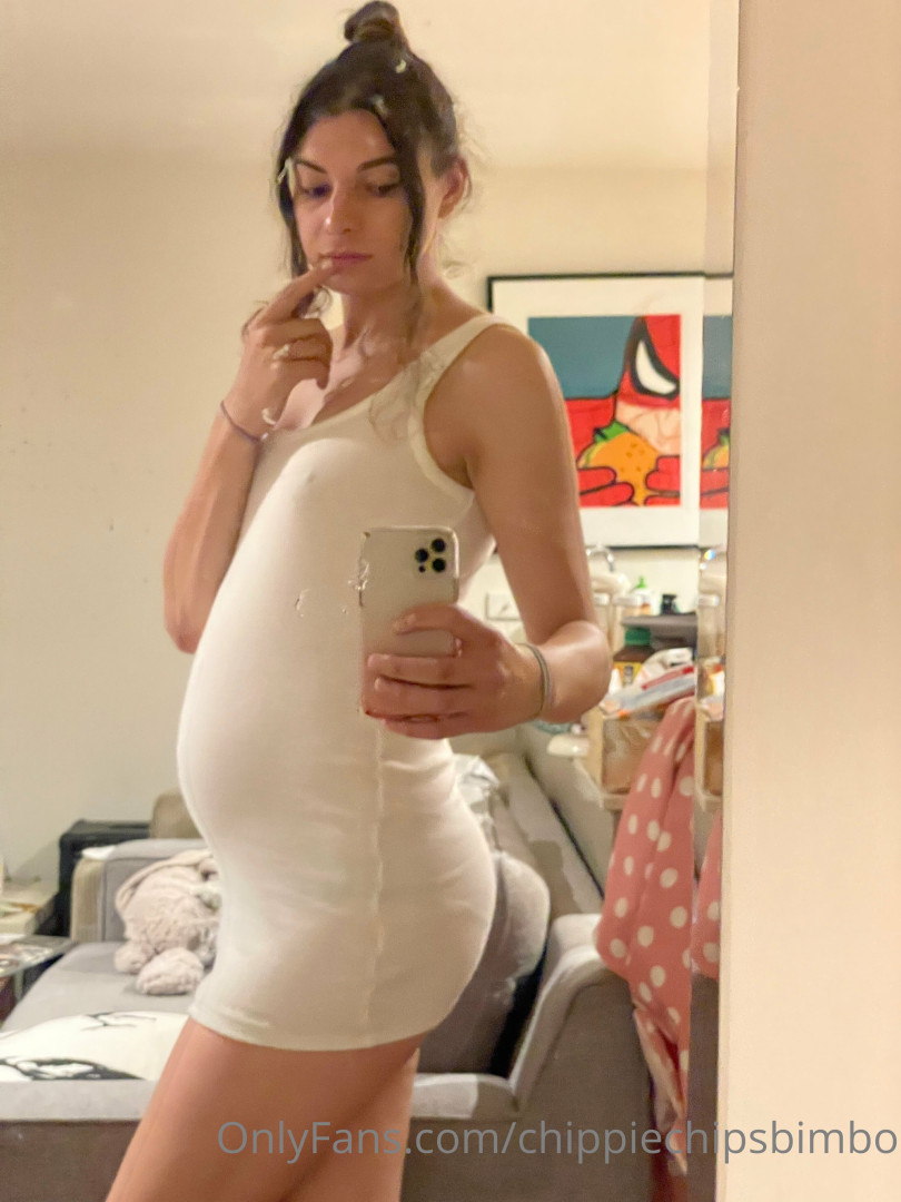 Photo by chippiechipsbimbo published on January 10,2024 22:40:36 - BestThots