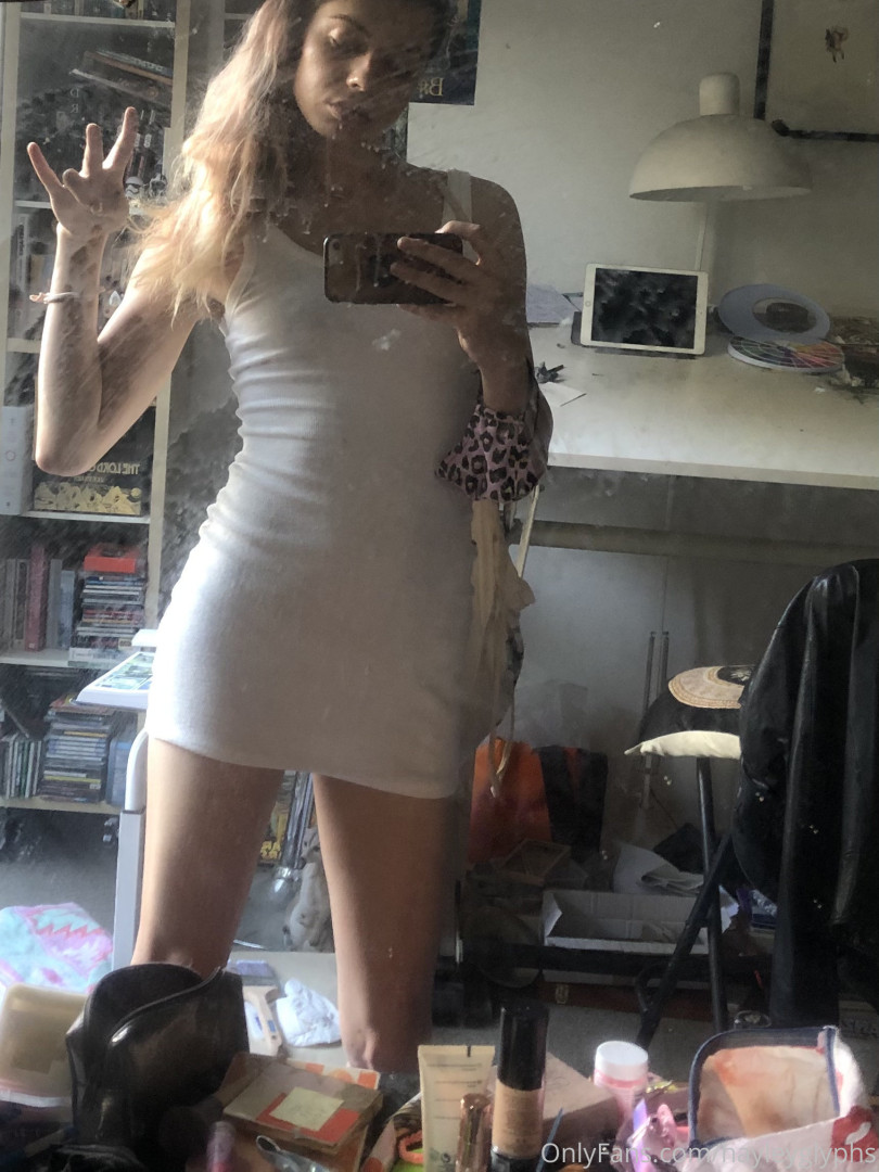 Photo by chippiechipsbimbo published on January 10,2024 22:40:59 - BestThots