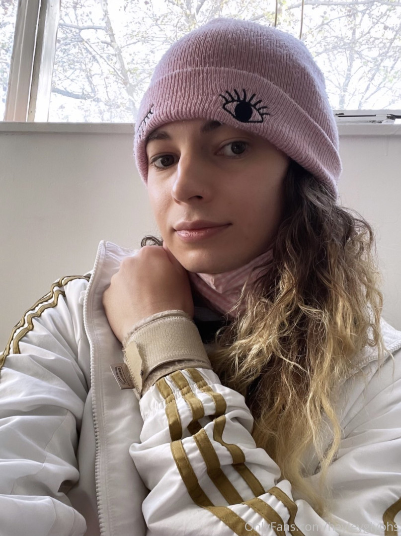 Photo by chippiechipsbimbo published on January 10,2024 22:41:01 - BestThots