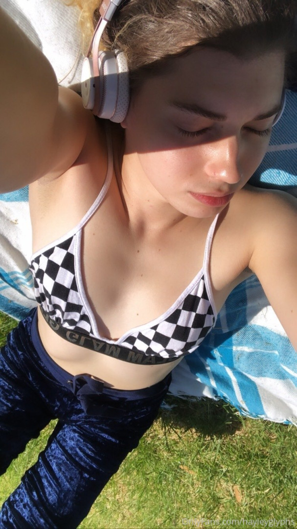 Photo by chippiechipsbimbo published on January 10,2024 22:41:55 - BestThots