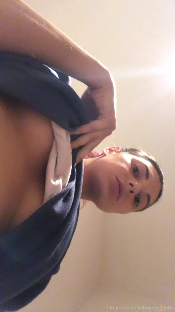 Photo by chippiechipsbimbo published on January 10,2024 22:41:57 - BestThots