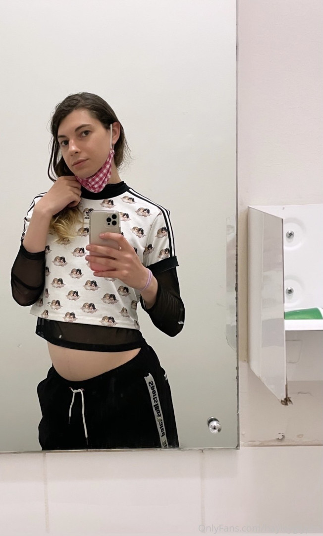 Photo by chippiechipsbimbo published on January 10,2024 22:42:18 - BestThots