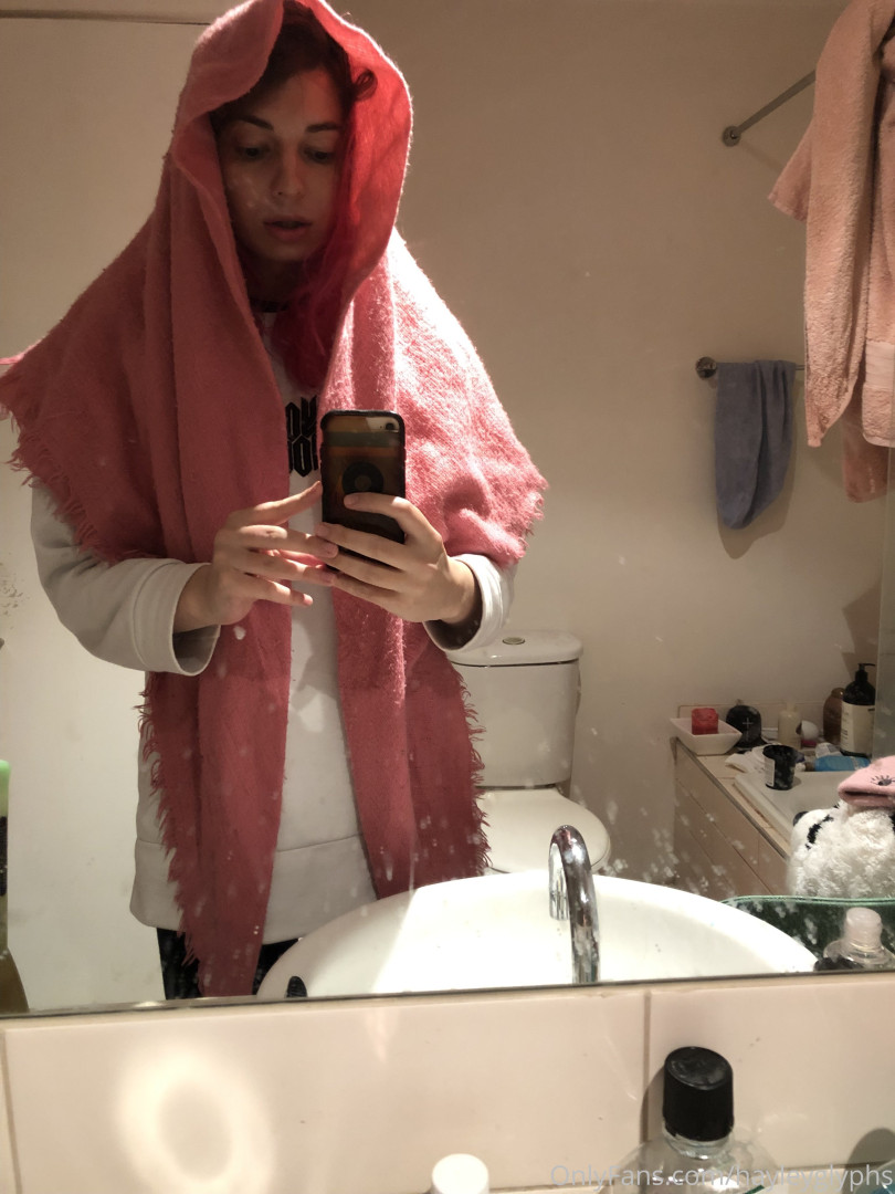 Photo by chippiechipsbimbo published on January 10,2024 22:42:29 - BestThots