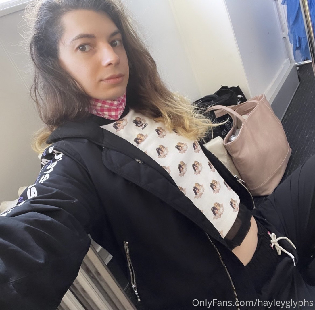 Photo by chippiechipsbimbo published on January 10,2024 22:45:41 - BestThots