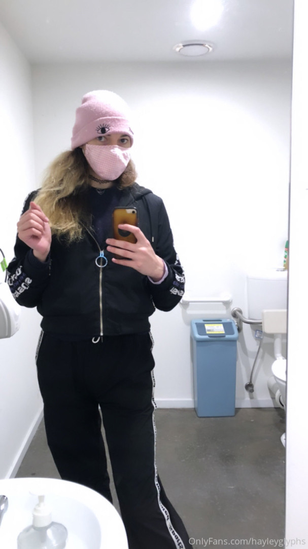 Photo by chippiechipsbimbo published on January 10,2024 22:47:54 - BestThots