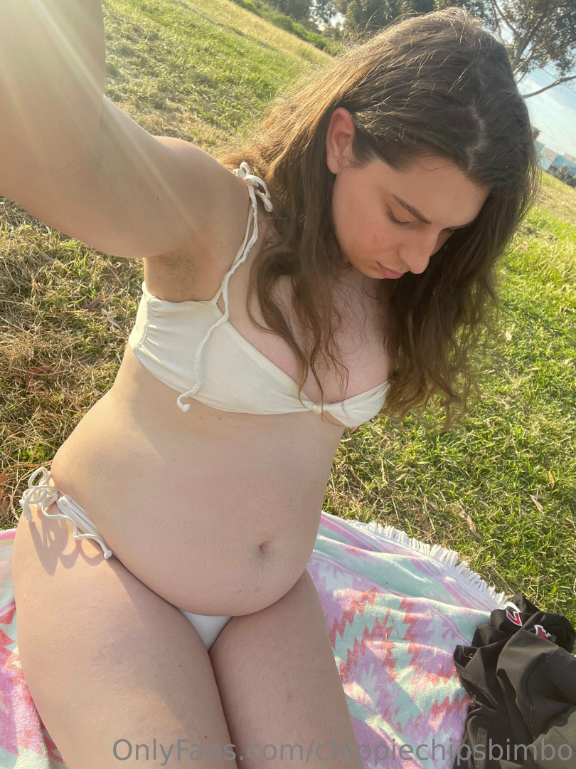 Photo by chippiechipsbimbo published on January 10,2024 22:50:46 - BestThots