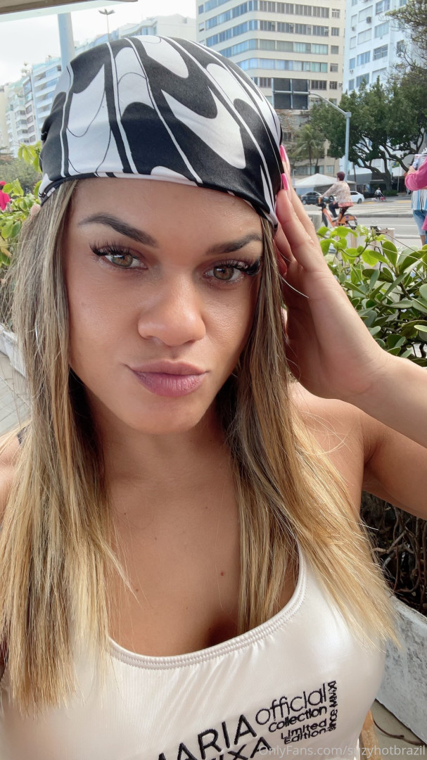 Photo by suzyhotbrazil published on October 16,2023 15:27:32 - BestThots
