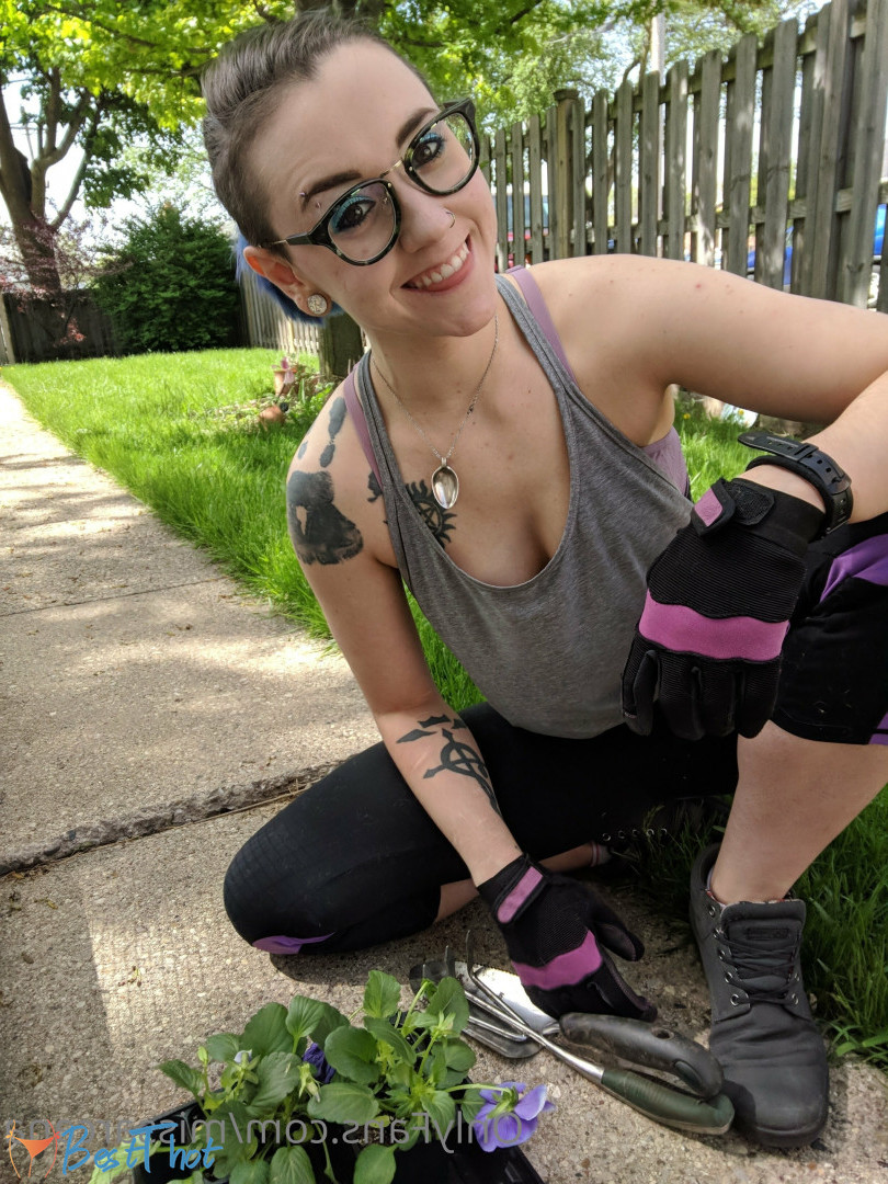 Photo by missarcana published on January 2,2025 00:17:01 - BestThots