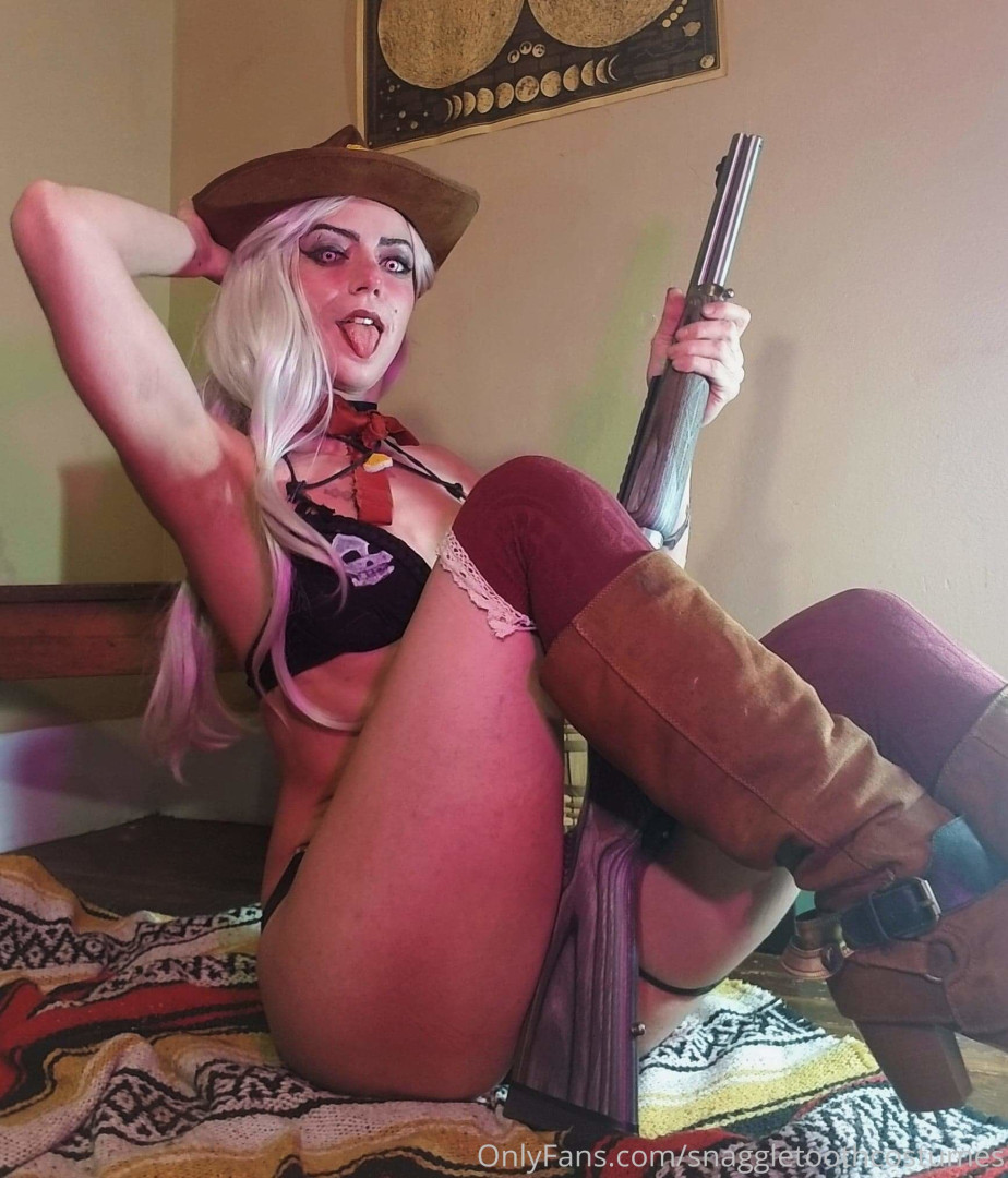 Photo by snaggletoothcostumes published on May 17,2023 21:06:47 - BestThots