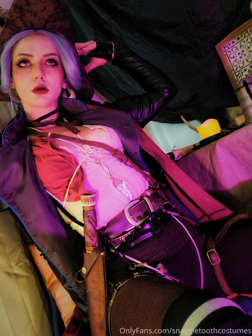 Photo by snaggletoothcostumes published on May 17,2023 21:10:51 - BestThots