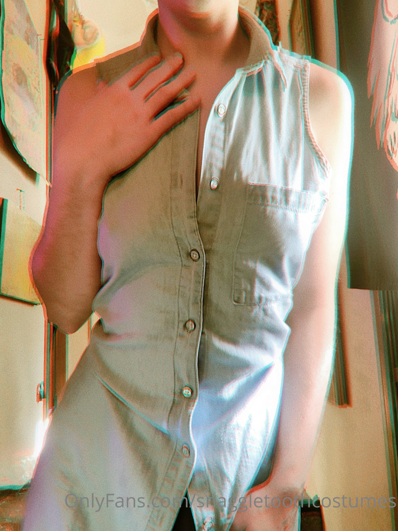 Photo by snaggletoothcostumes published on May 17,2023 21:15:52 - BestThots