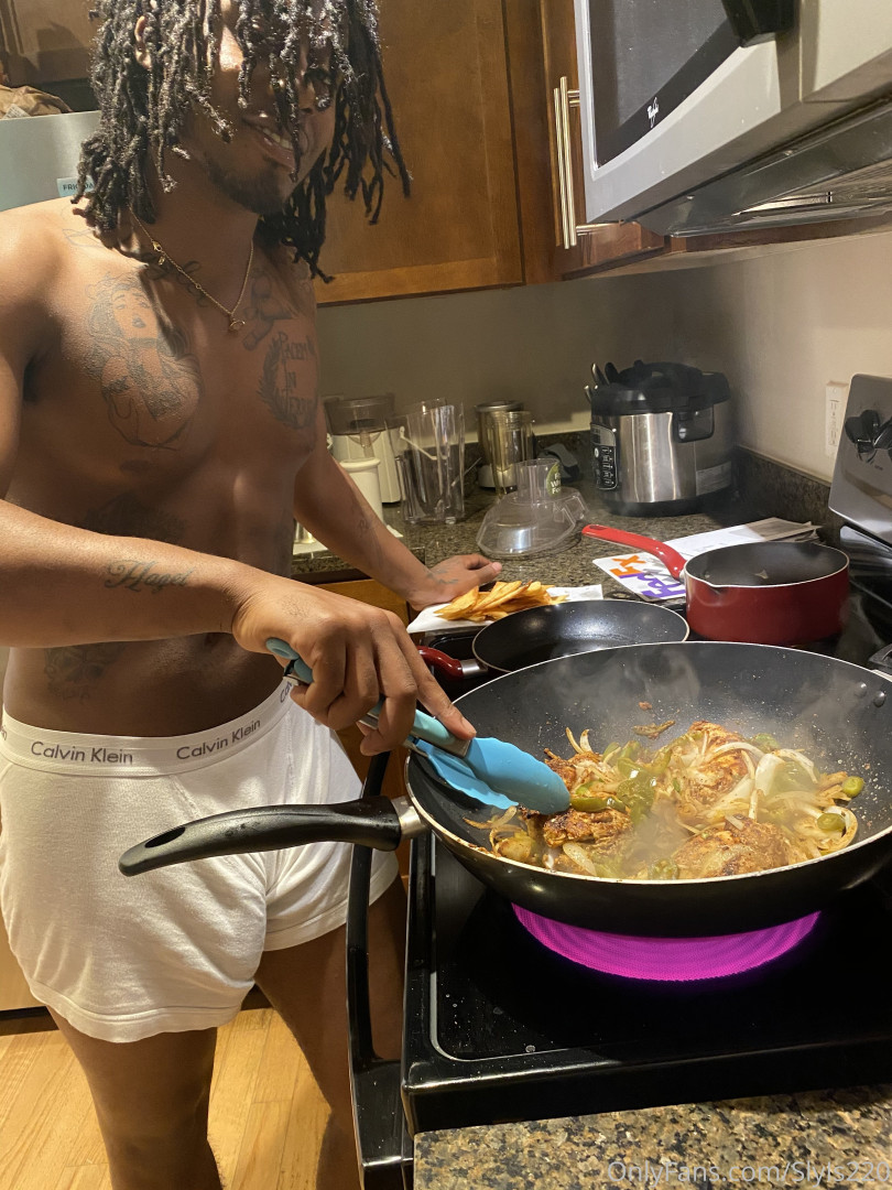 Photo by slyis220 published on May 17,2023 22:16:45 - BestThots