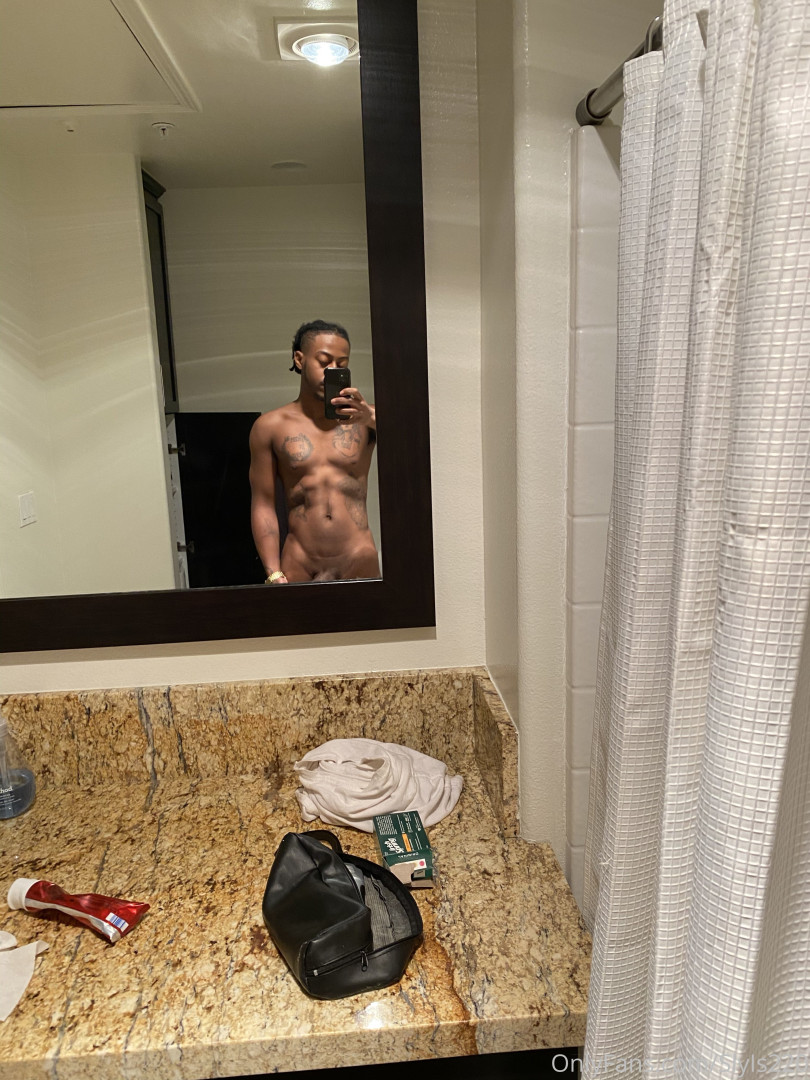 Photo by slyis220 published on May 17,2023 22:17:08 - BestThots