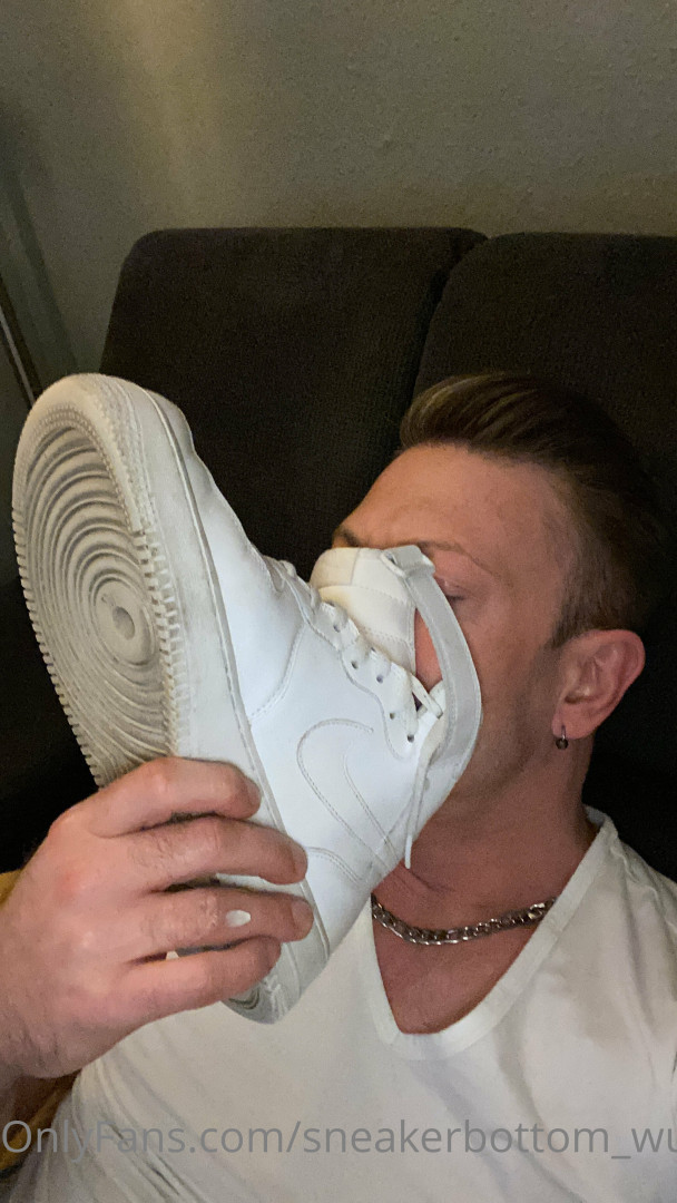 Photo by sneakerbottom_wue published on May 17,2023 21:00:03 - BestThots