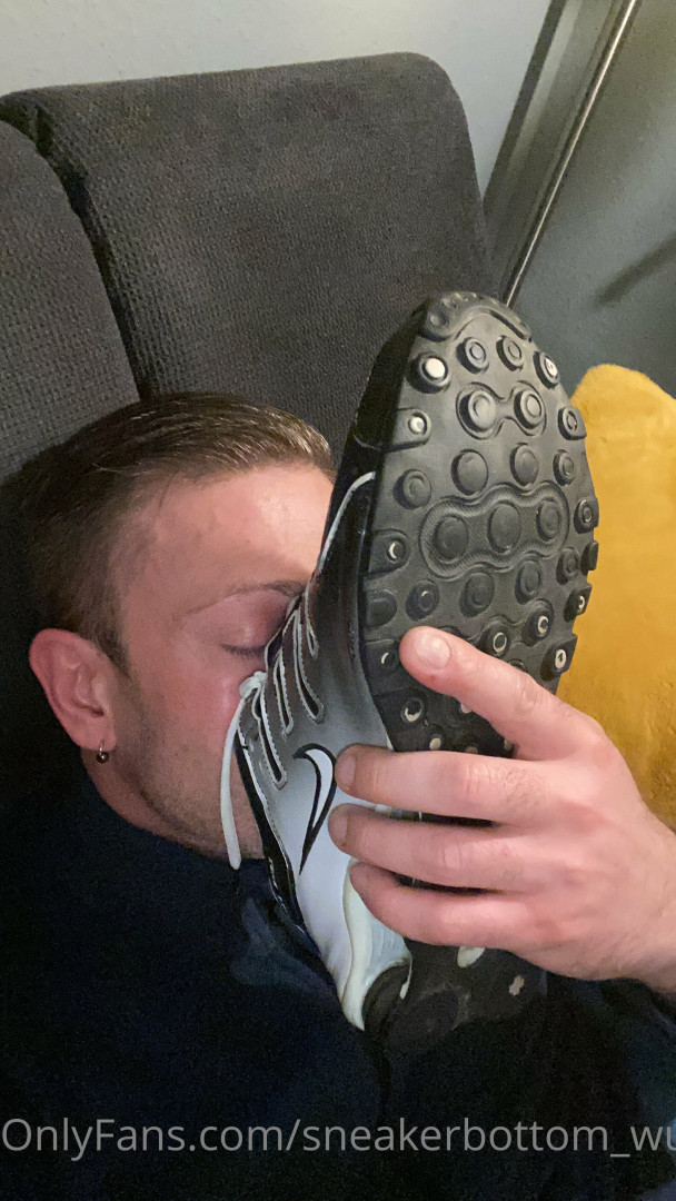 Photo by sneakerbottom_wue published on May 17,2023 21:00:12 - BestThots