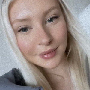 freshmanblondie18 #9304642