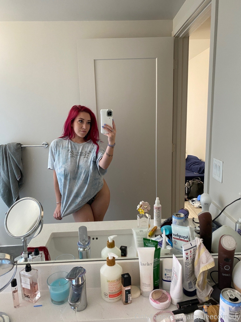 Photo by jaimeleecomedy published on August 7,2023 13:50:38 - BestThots