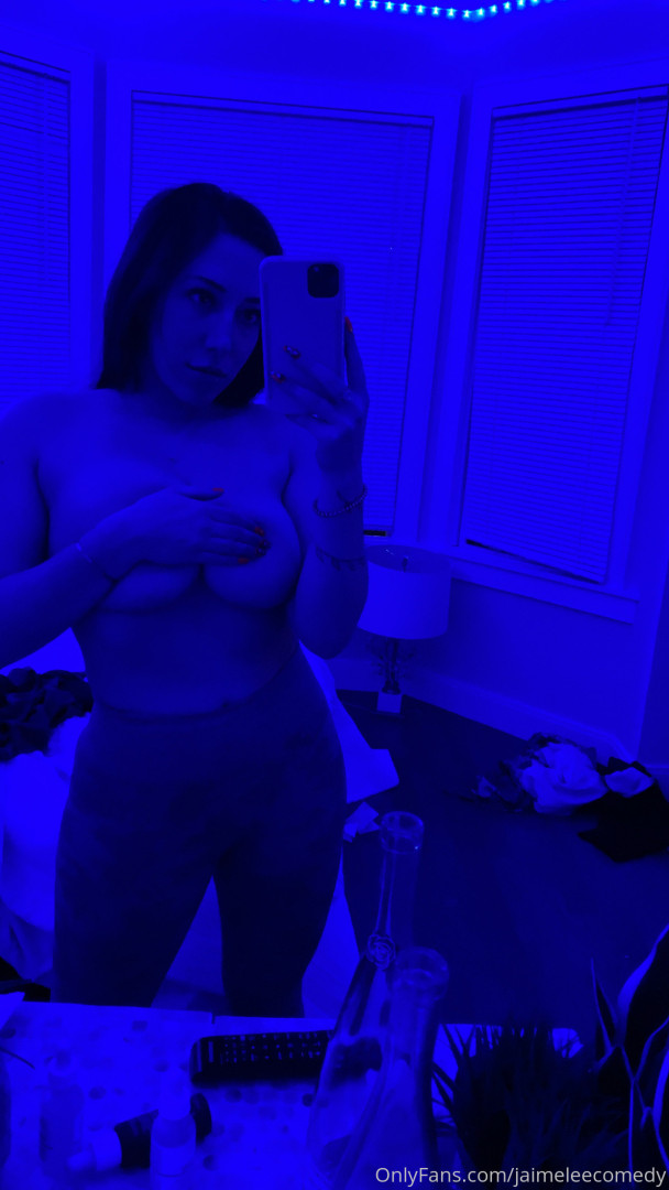 Photo by jaimeleecomedy published on August 7,2023 14:06:57 - BestThots