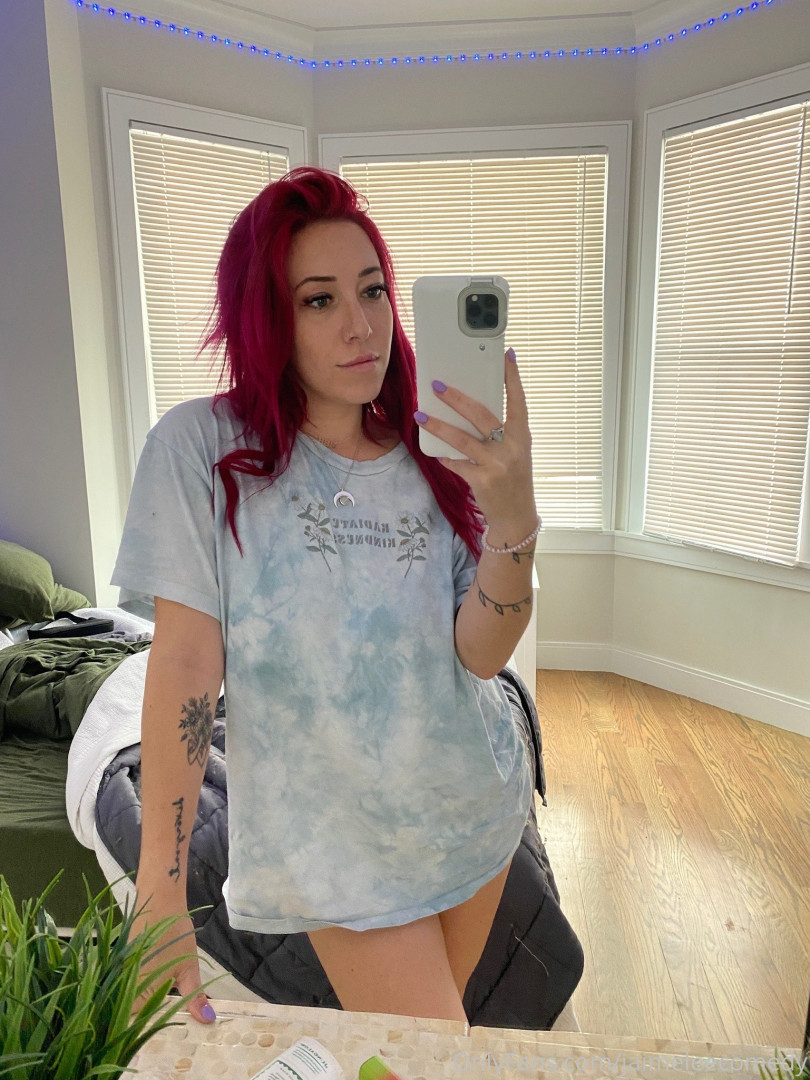 Photo by jaimeleecomedy published on August 7,2023 14:12:50 - BestThots