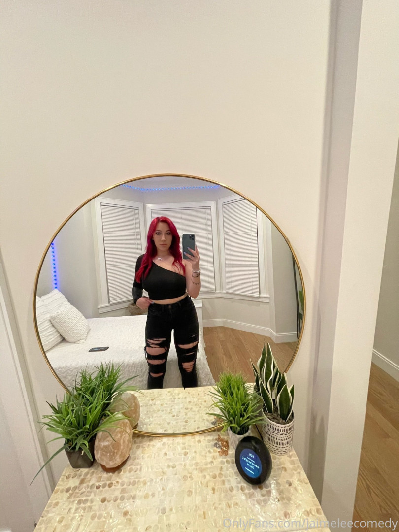 Photo by jaimeleecomedy published on August 7,2023 14:28:06 - BestThots