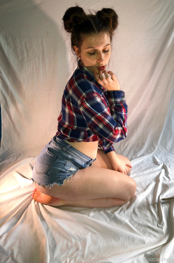 Photo by footiesfeets published on January 15,2024 03:28:19 - BestThots