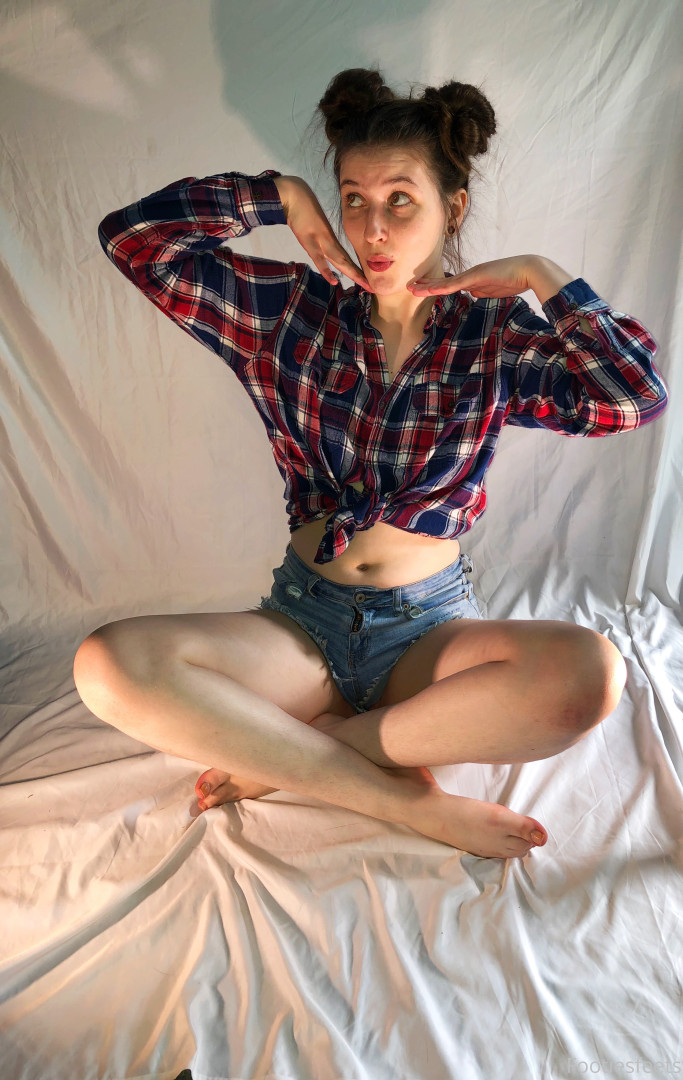 Photo by footiesfeets published on January 15,2024 03:32:59 - BestThots