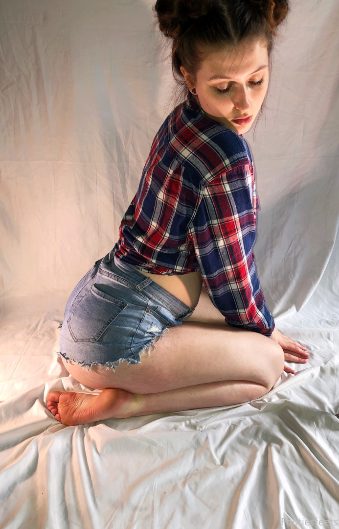 Photo by footiesfeets published on January 15,2024 03:35:14 - BestThots