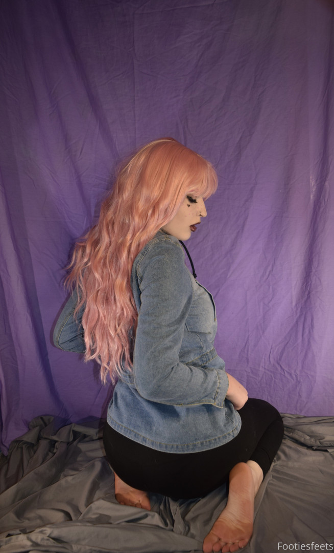 Photo by footiesfeets published on January 15,2024 03:36:03 - BestThots