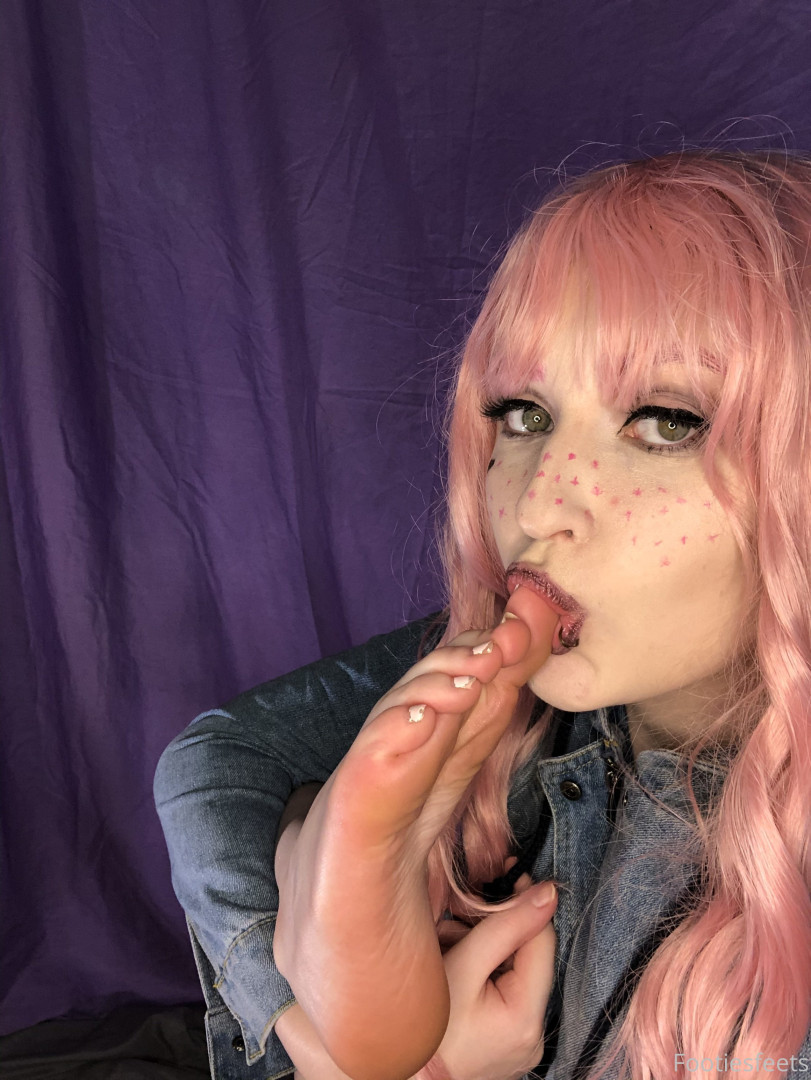 Photo by footiesfeets published on January 15,2024 03:37:44 - BestThots