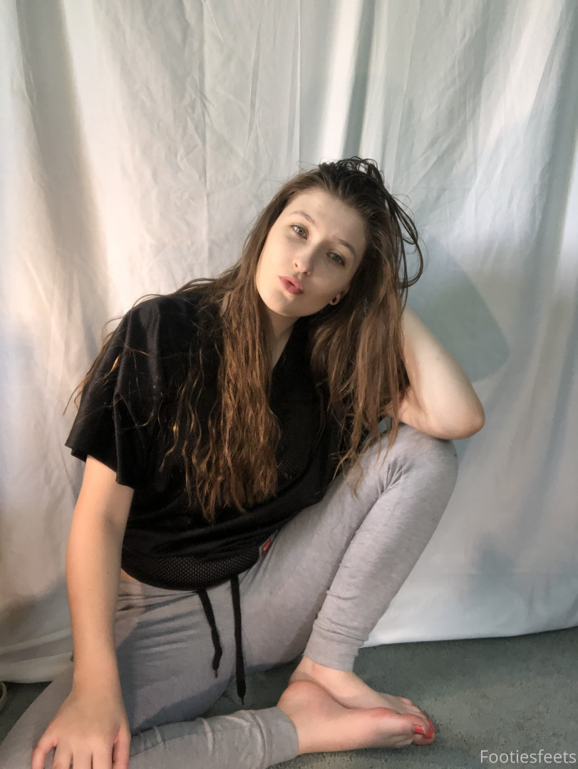 Photo by footiesfeets published on January 15,2024 03:40:27 - BestThots