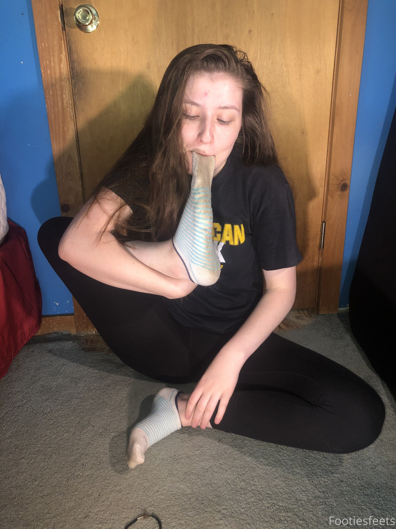 Photo by footiesfeets published on January 15,2024 03:41:08 - BestThots