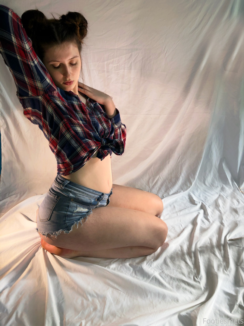 Photo by footiesfeets published on January 15,2024 03:45:31 - BestThots