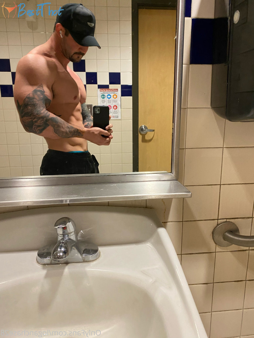Photo by loganchase28 published on January 2,2025 18:22:37 - BestThots