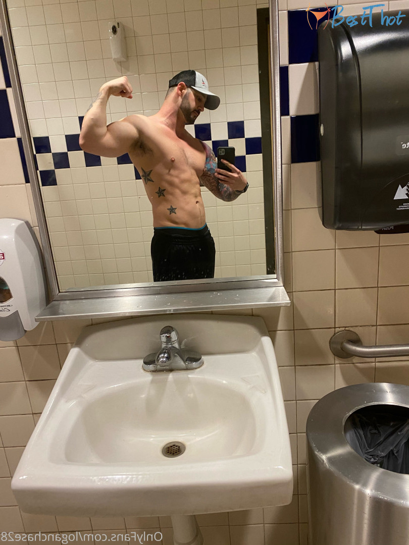 Photo by loganchase28 published on January 2,2025 18:22:59 - BestThots