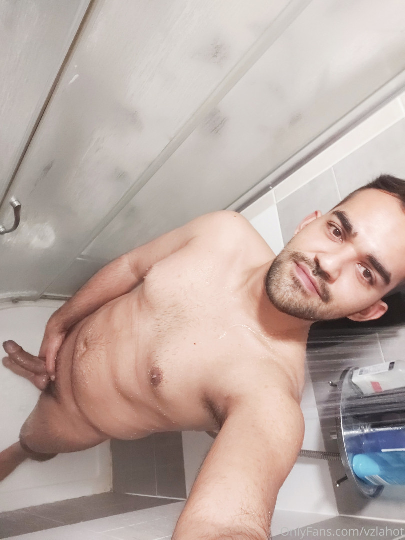 Photo by sexyinterguys published on October 11,2023 07:10:32 - BestThots