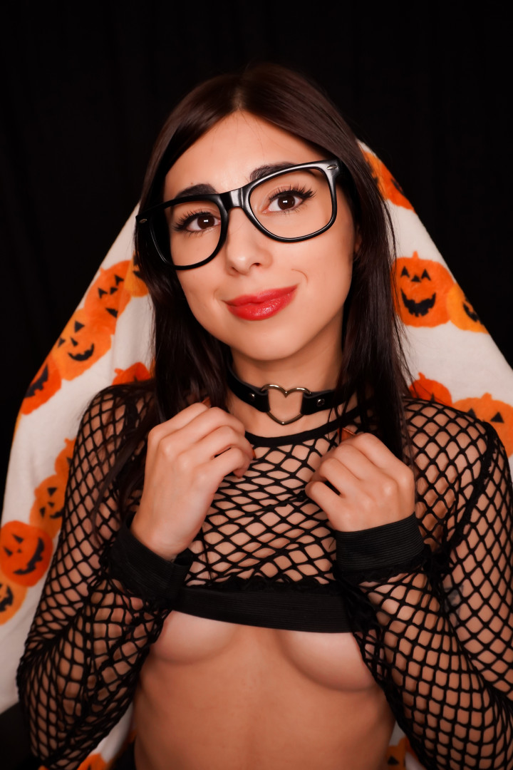 Photo by lunarexx published on October 24,2023 21:21:55 - BestThots