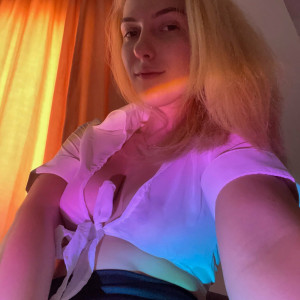 cute_blonde_princess #9054369