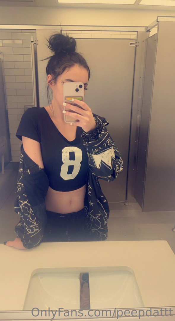 Photo by p33pdatt published on October 12,2023 23:57:44 - BestThots