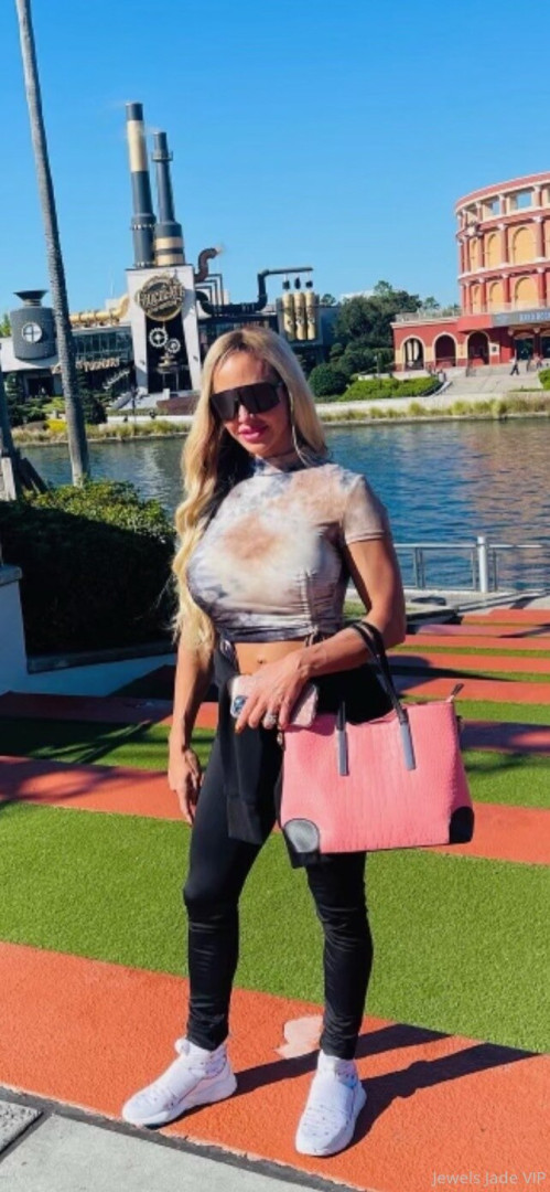 Photo by jewels_jade_vip published on June 8,2023 22:19:53 - BestThots