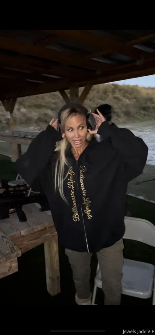 Photo by jewels_jade_vip published on June 8,2023 22:24:44 - BestThots