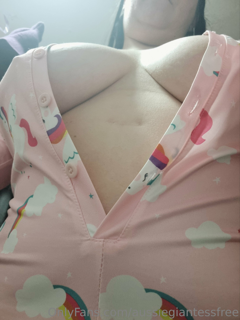 Photo by aussiegiantessfree published on May 30,2023 20:33:31 - BestThots