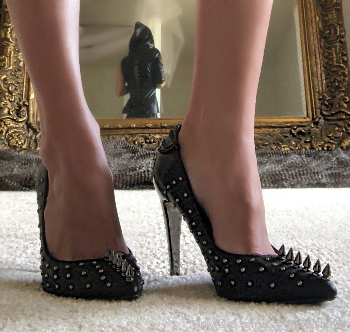 Photo by goddessplatinum published on October 14,2023 18:56:27 - BestThots